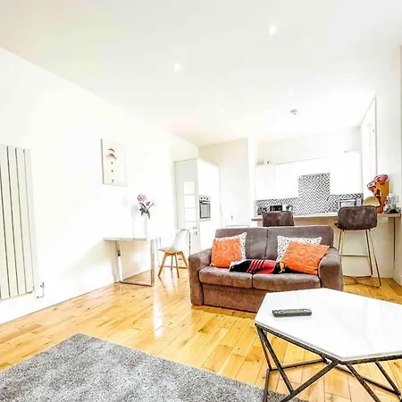 London 2 Bed Apartment Exterior photo
